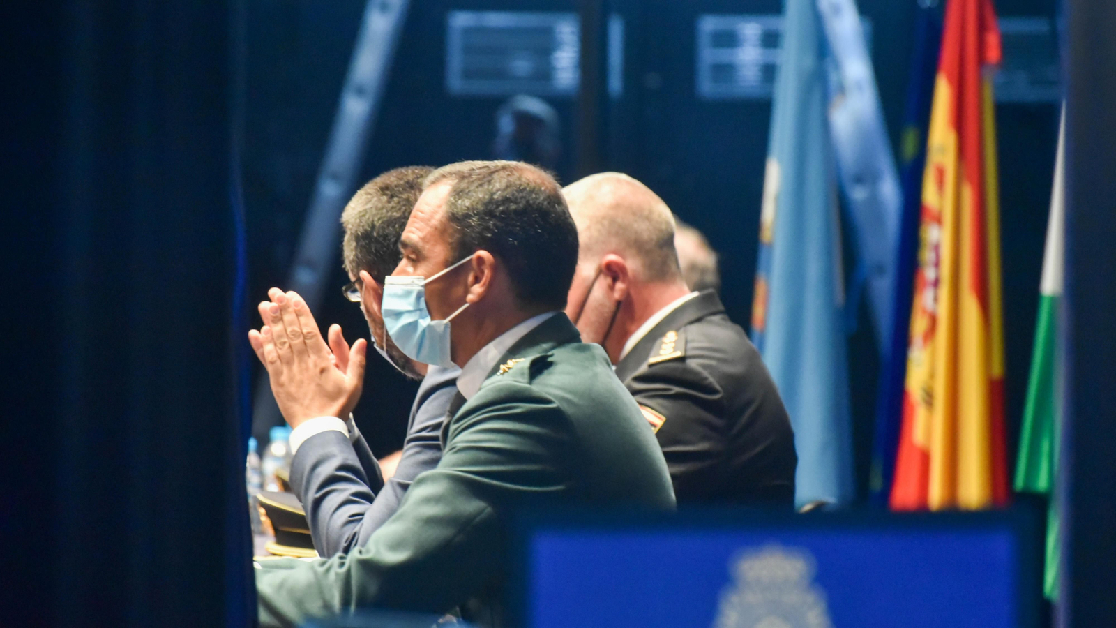 Las fotos de la entrega de medallas por el Dia de la Policía Nacional
