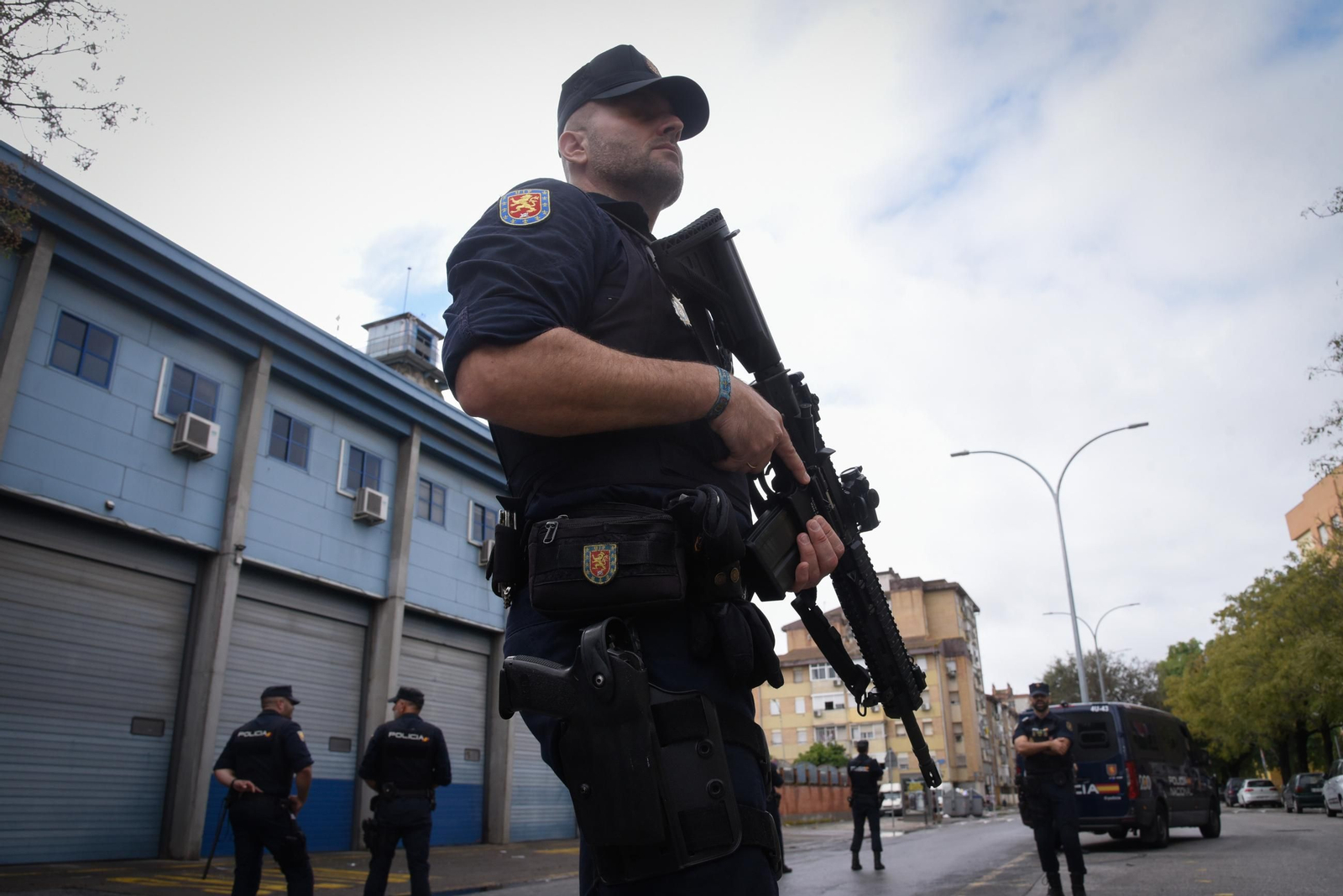 Macrorredada de la Policía Nacional en las Tres Mil Viviendas tras los tiroteos con armas de guerra