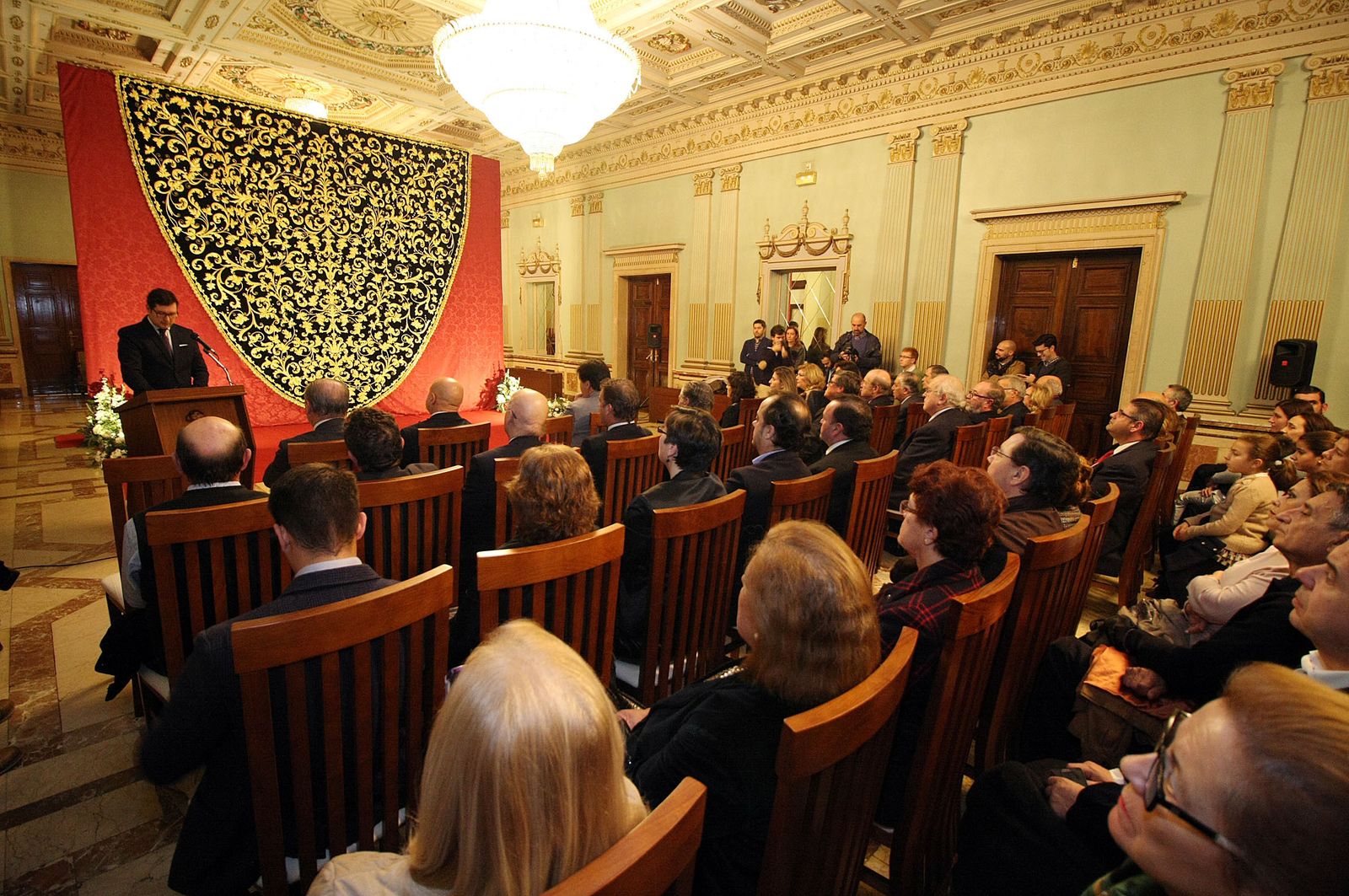 Nuevo manto para María Santísima del Rocío y Esperanza