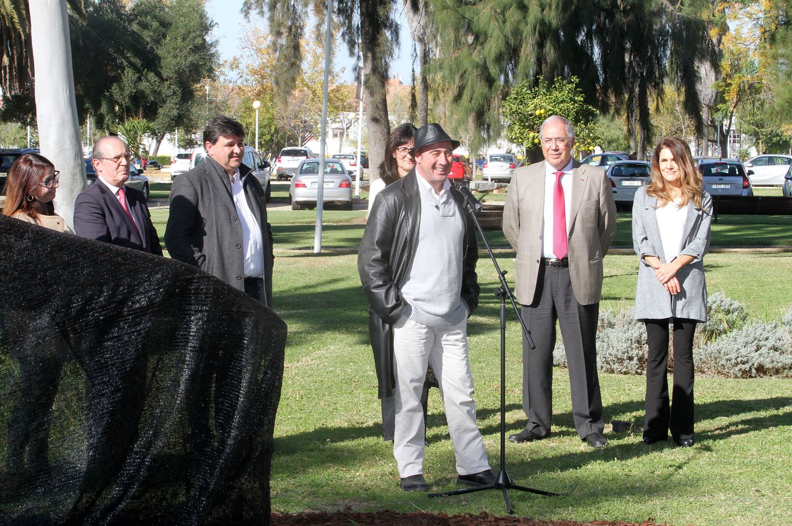 Inauguración de la escultura del artista onubense Víctor Pulido 'Imago', en imágenes