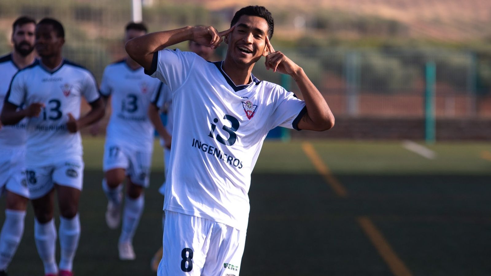 Marco García celebra uno de sus tantos en el Valdepeñas, su primer equipo en España.