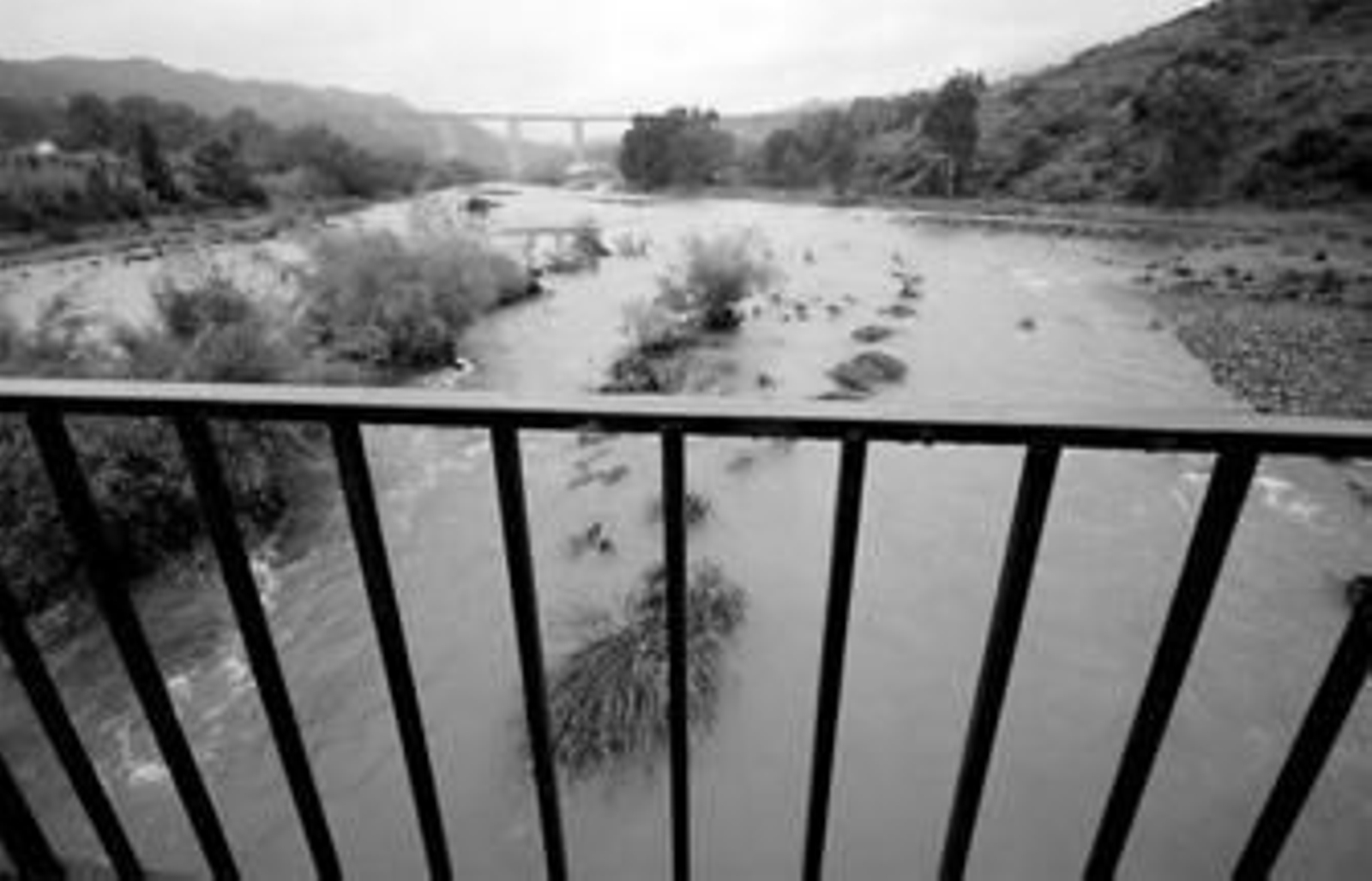 Caudal que transportaba ayer el río Verde por el desembalse de la presa de La Concepción. Caudal que transportaba ayer el río Verde por el desembalse de la presa de La Concepción.