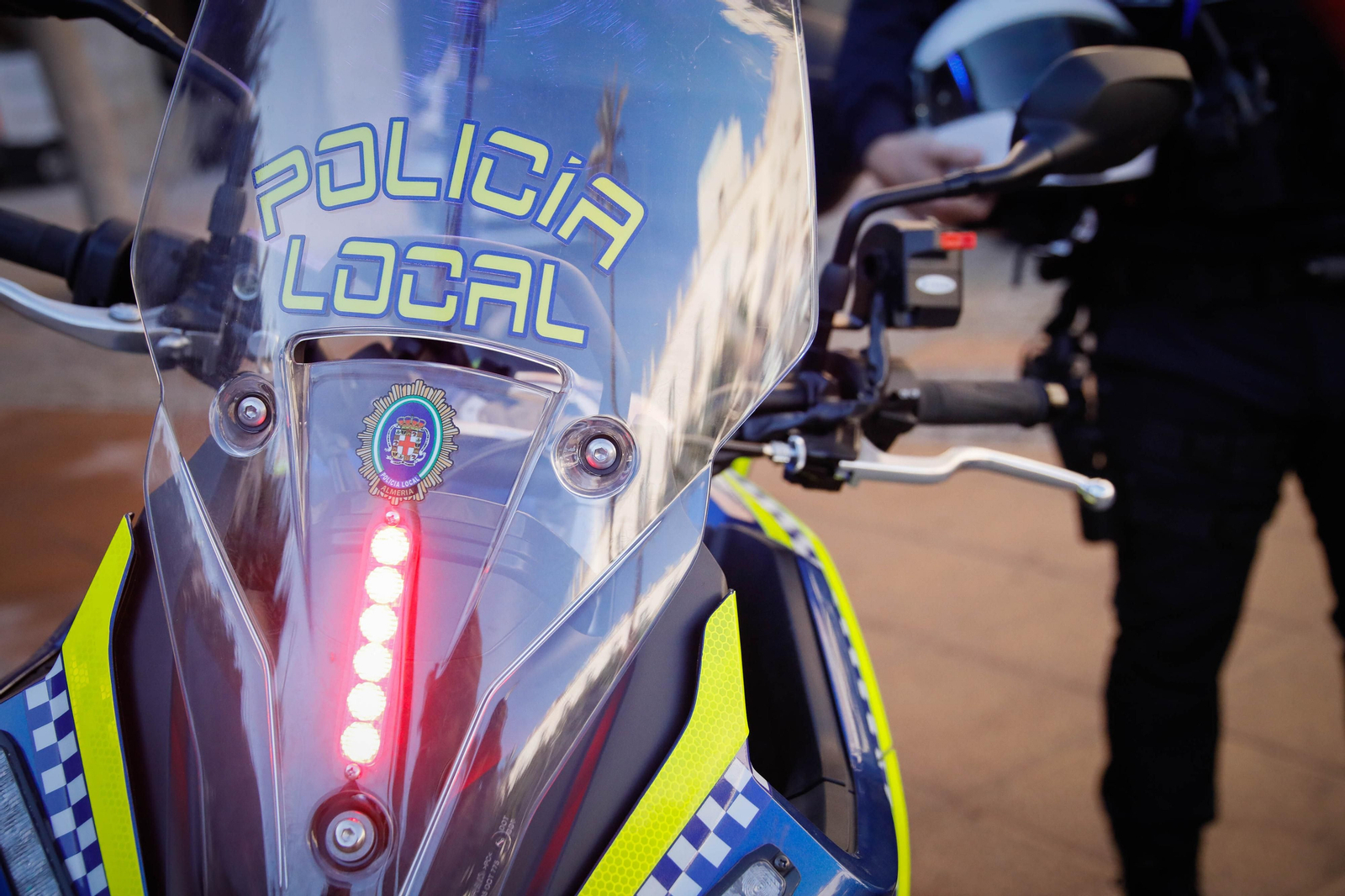 Presentación vehículos y motos policía local en imágenes