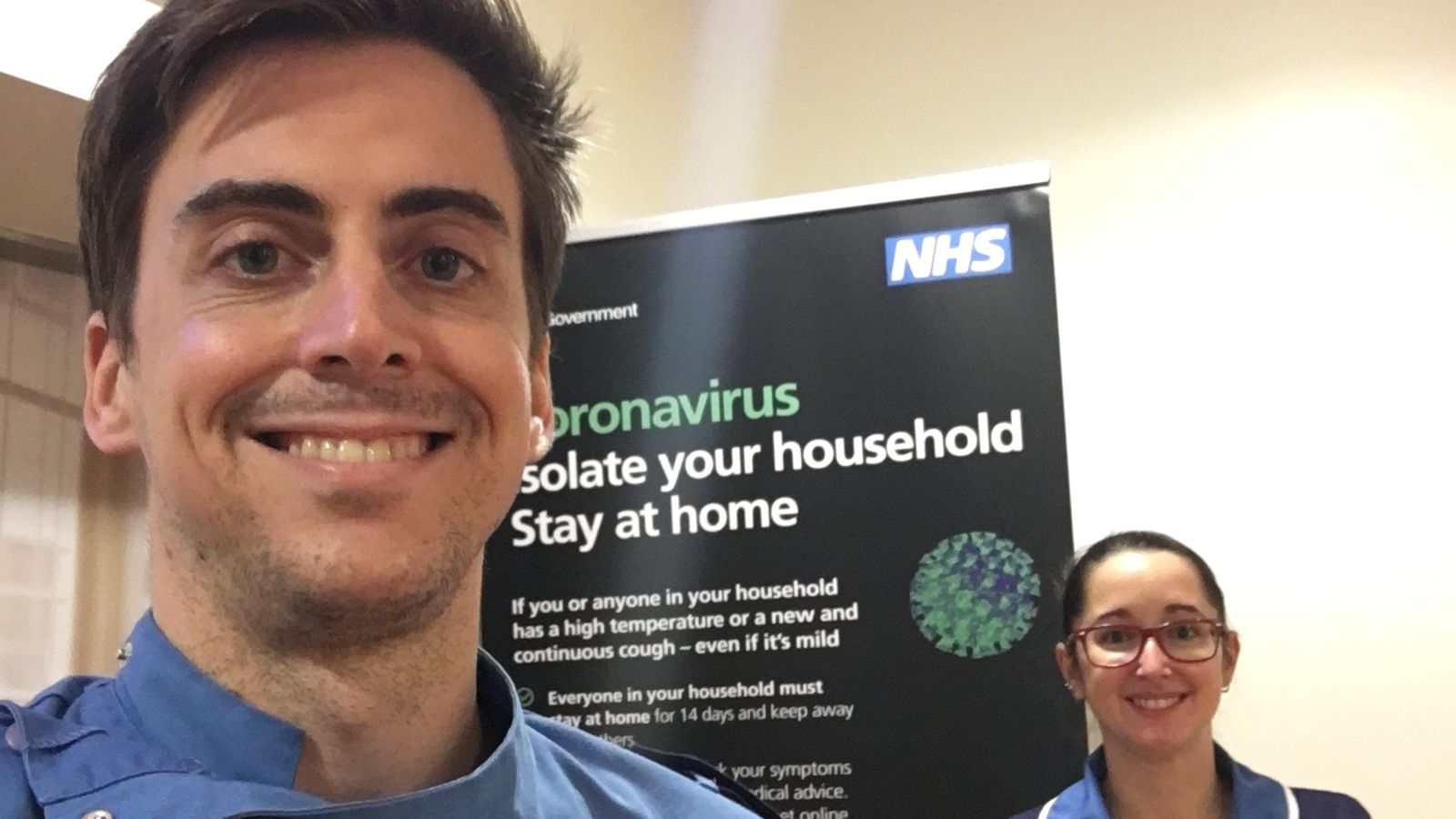 Los enfermeros gaditanos Antonio Mariscal y Tamara Braza.