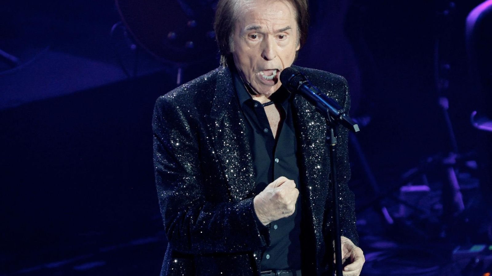 El artista desplegó un repertorio de sus grandes clásicos.