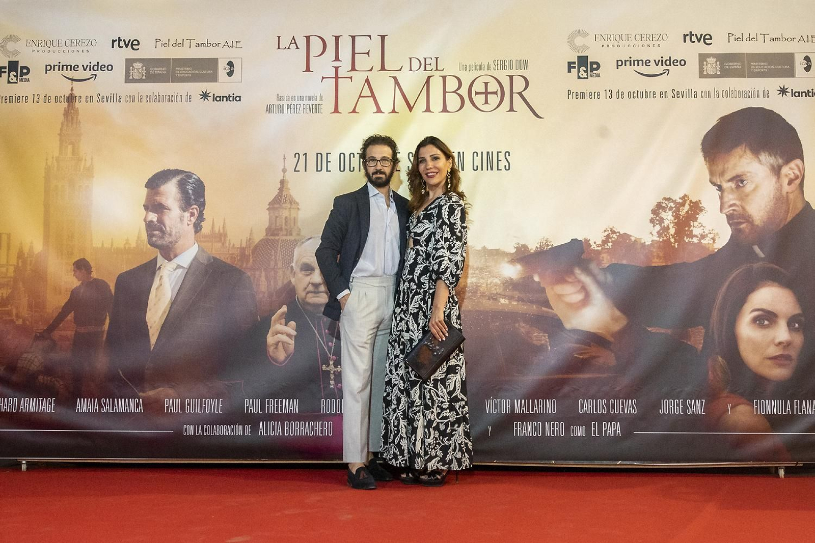 Las imágenes del preestreno de 'La piel del tambor' en Sevilla