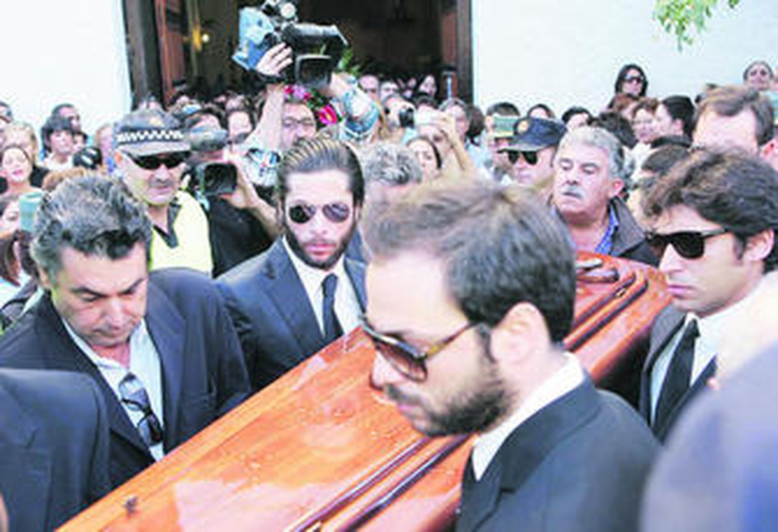 Antonio Rivera recibe el último adiós en Barbate