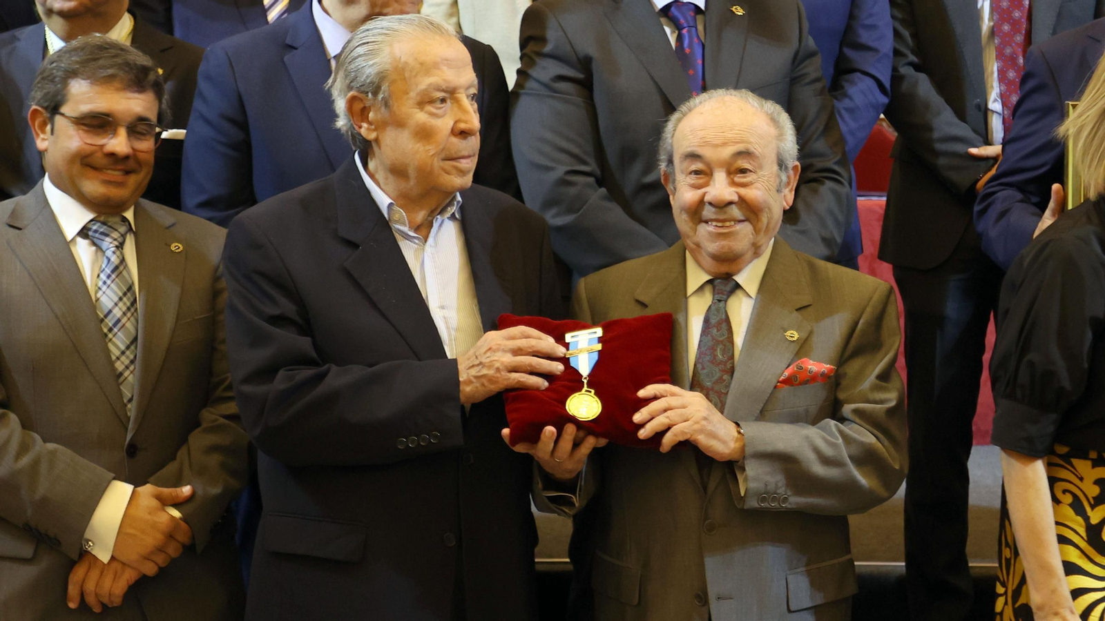 Imágenes de la entrega de la Medalla de Oro de la Ciudad de Jerez a la Hermandad de la Coronación
