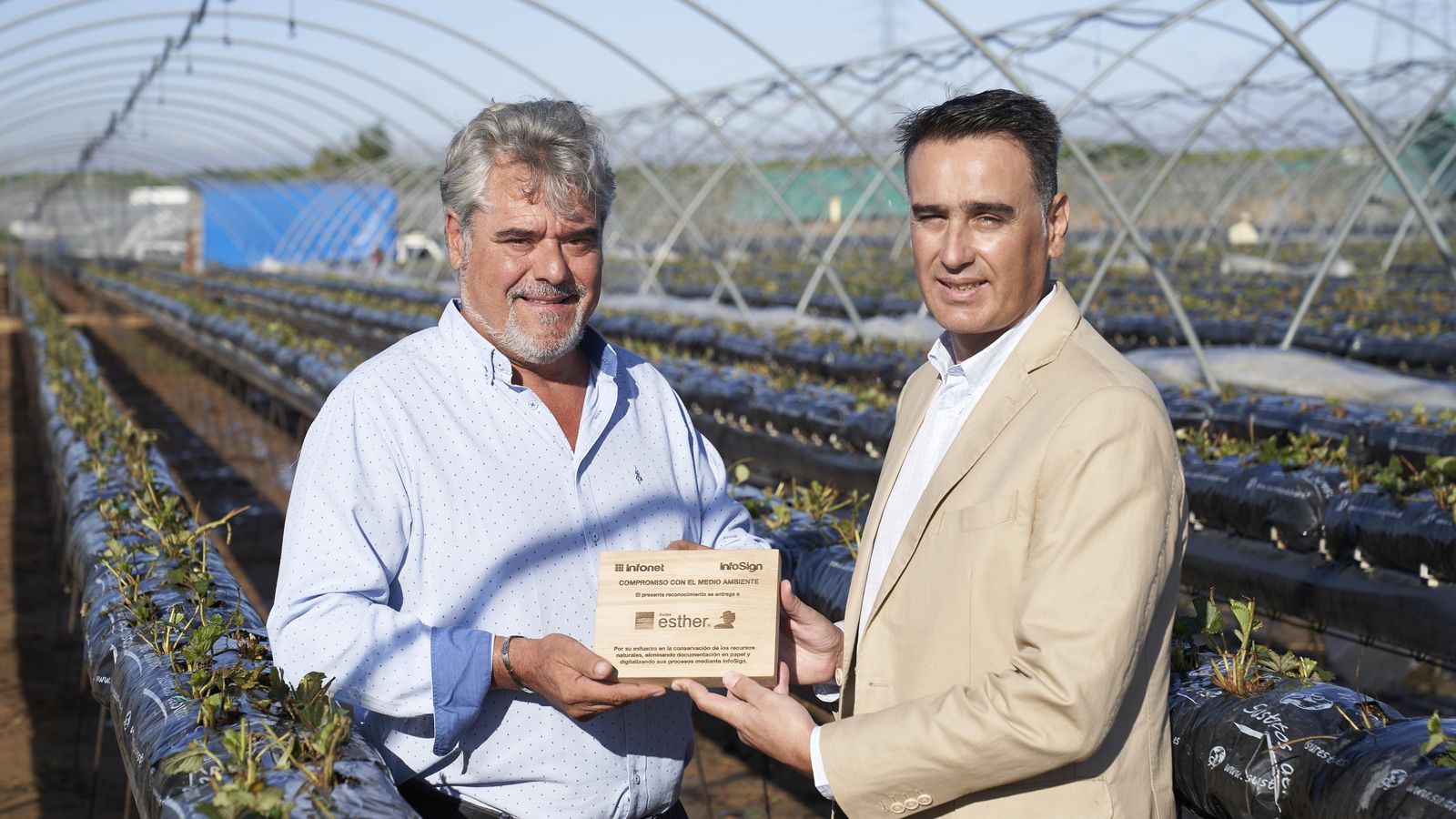 Carlos Cerrato (Desarrollo de Negocio Infonet Consultores) y Cristóbal Candel (Jefe de Operaciones Frutas Esther S.A.).