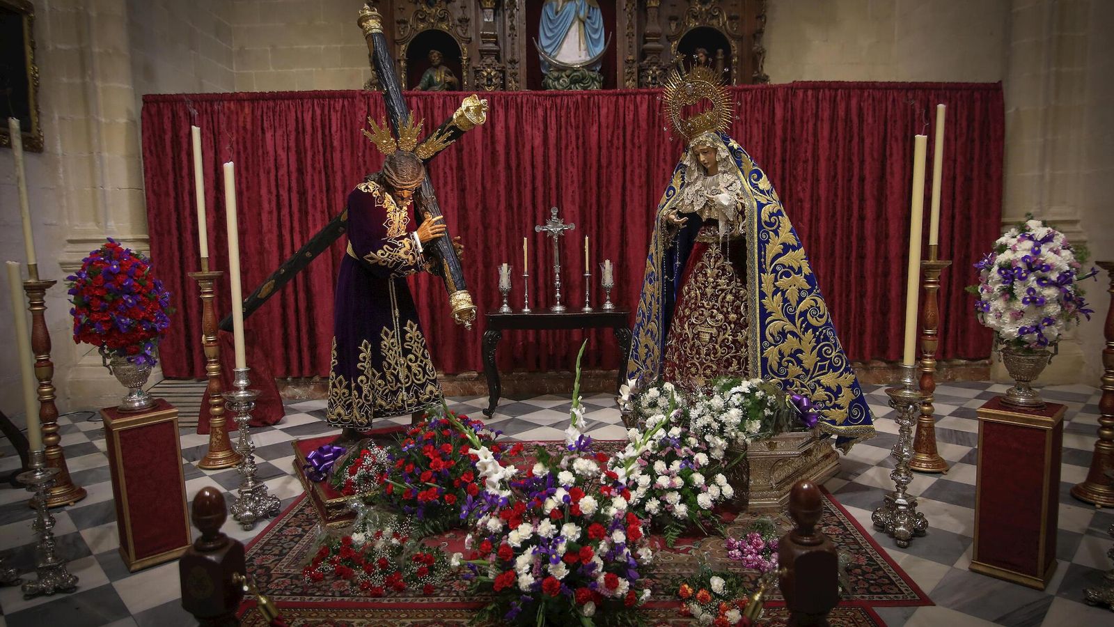 Las Cinco Llagas y la Virgen de la Esperanza, en San Francisco.