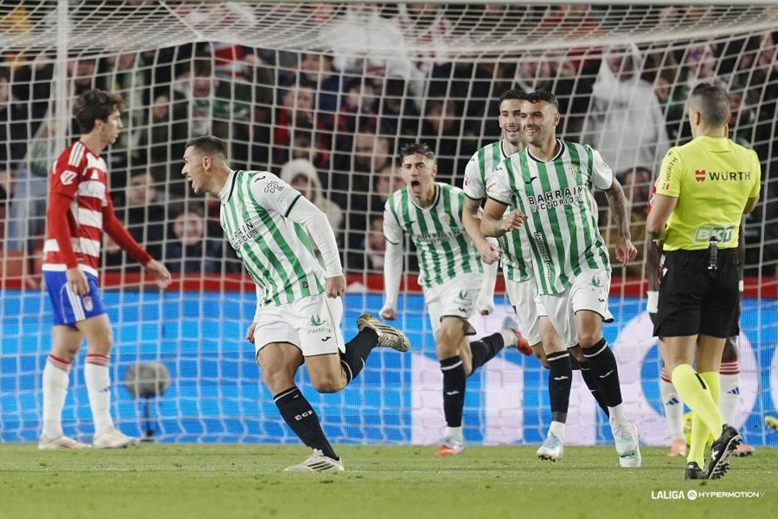 Jugadores del Córdoba celebrando el gol de Fuentes.