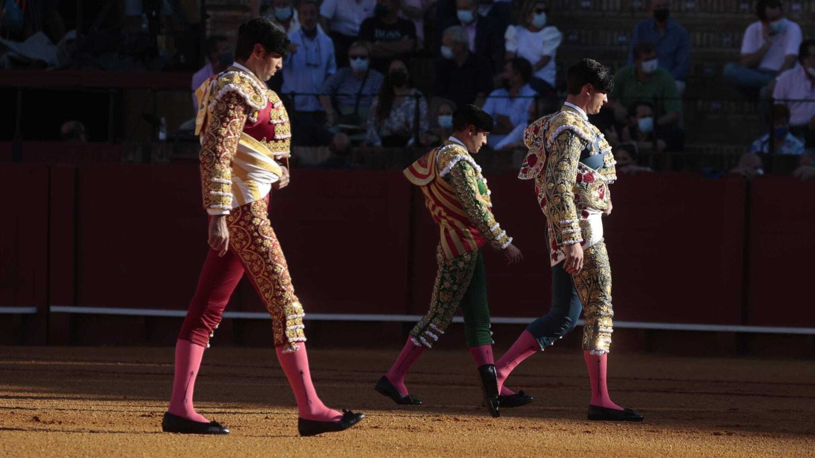 Miguel Ángel Perera, Antonio Ferrera y Daniel Luque hacen el paseíllo.