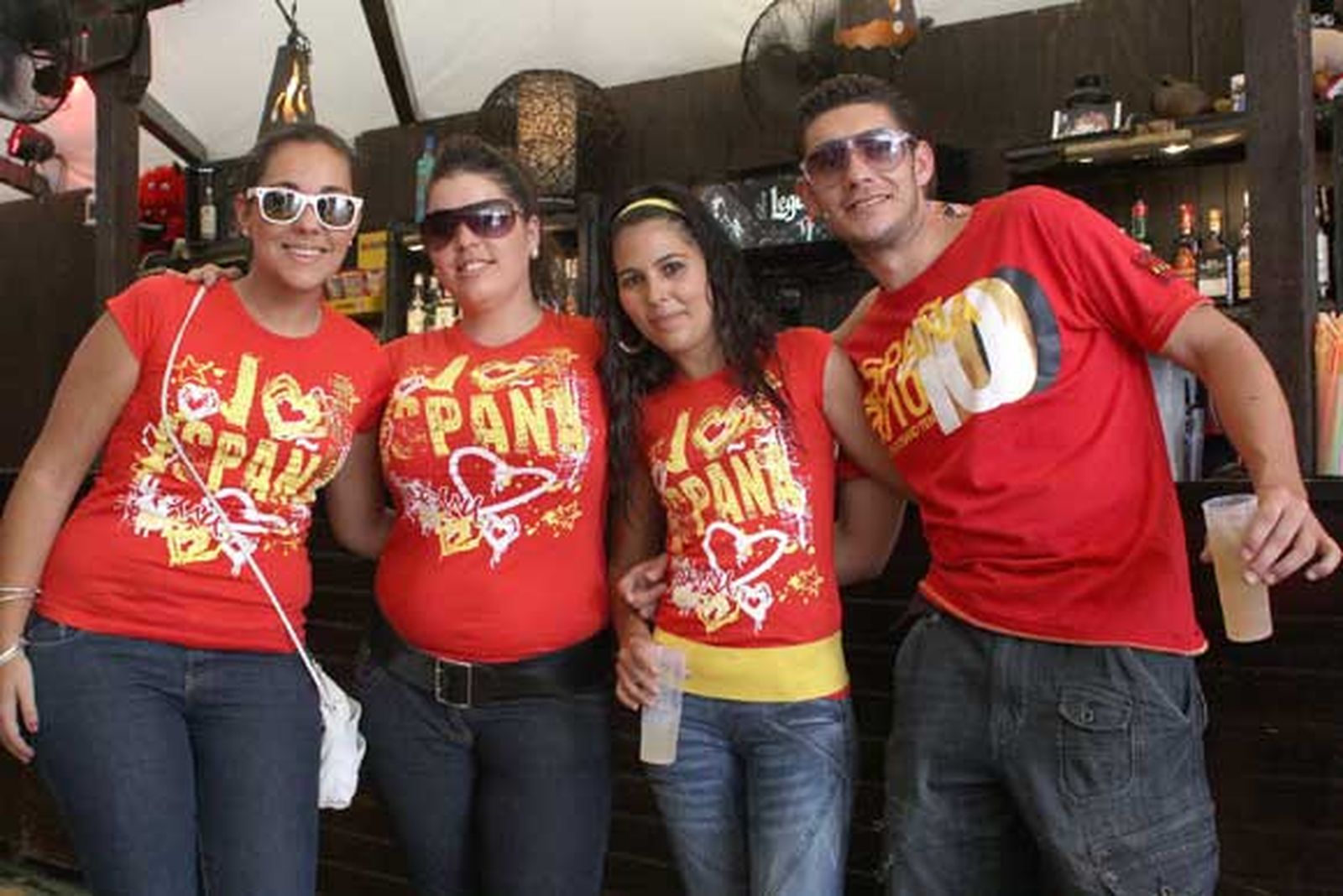 Cuatro amigos con España

Foto: Vanessa Perez/J.M.Q.