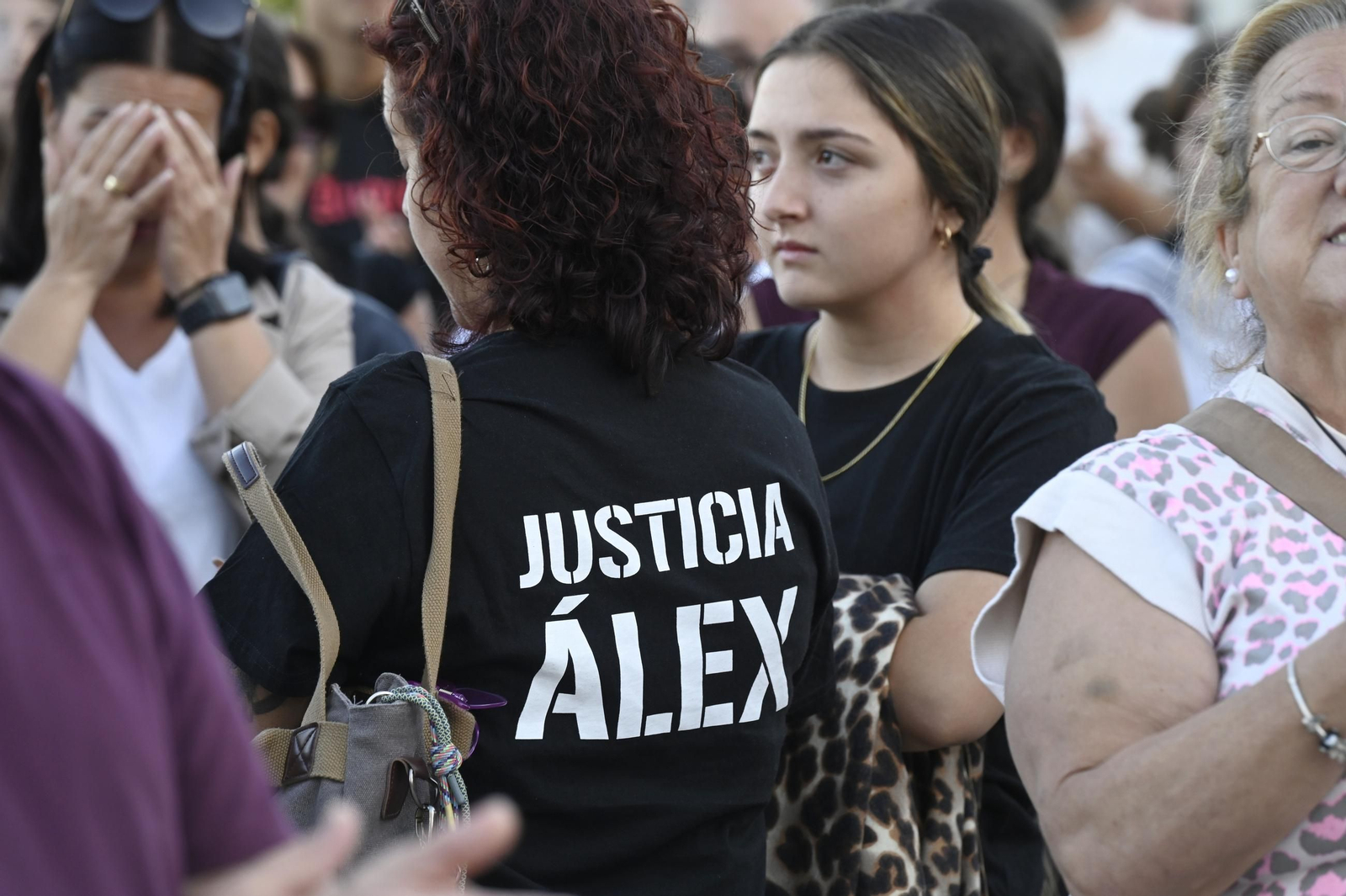 La concentración en apoyo a la familia de Alex en la Ciudad de la Justicia, en imágenes