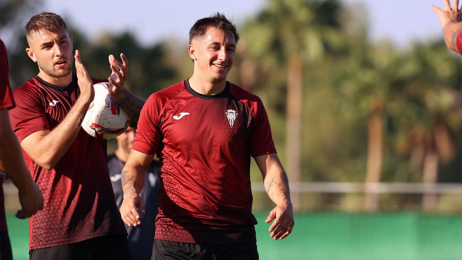 Antonio Casas -a la izquierda de la imagen-, junto a Carracedo en un entrenamiento del Córdoba CF. Antonio Casas -a la izquierda de la imagen-, junto a Carracedo en un entrenamiento del Córdoba CF.