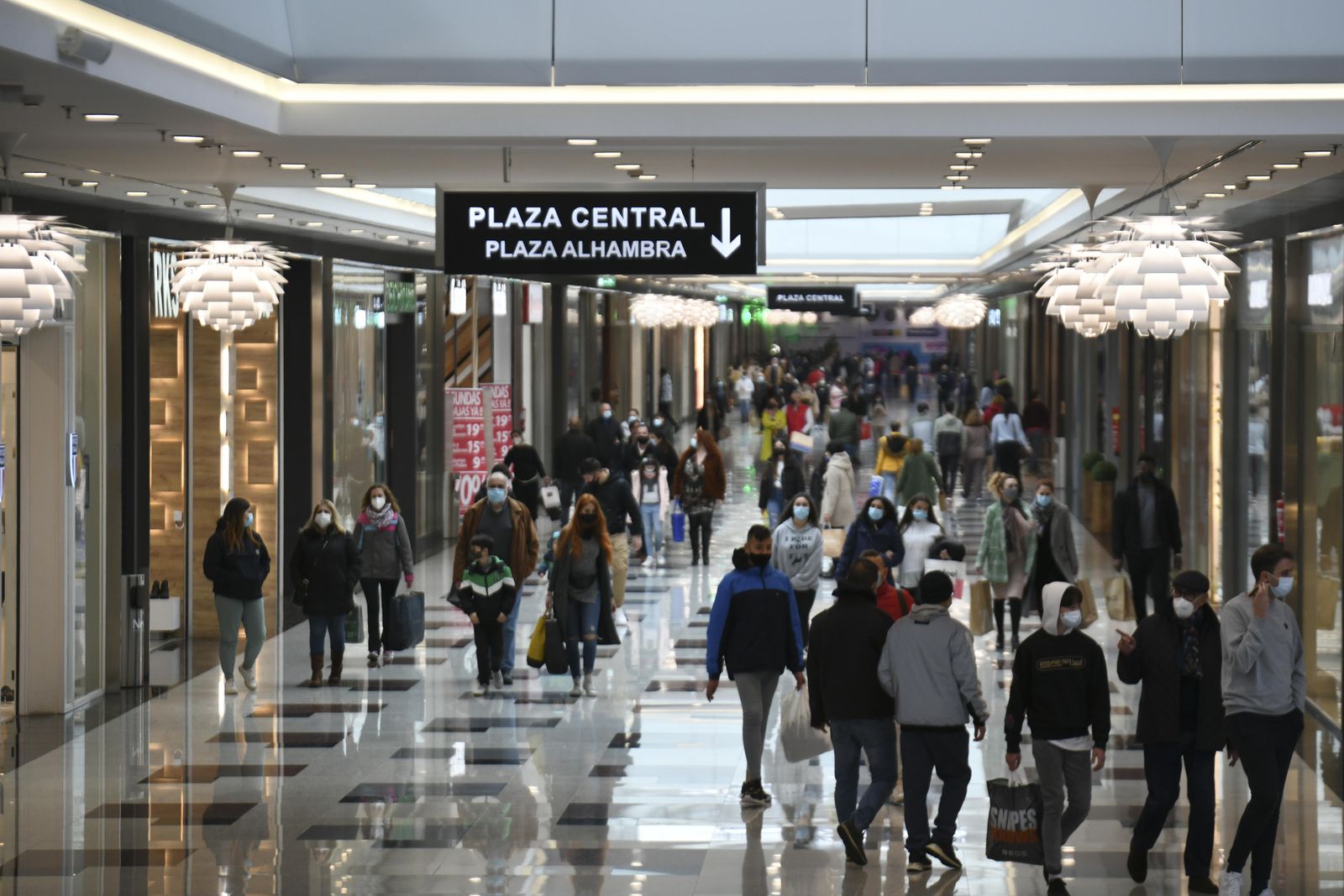 Fotos: las rebajas en el Nevada Shopping de Granada