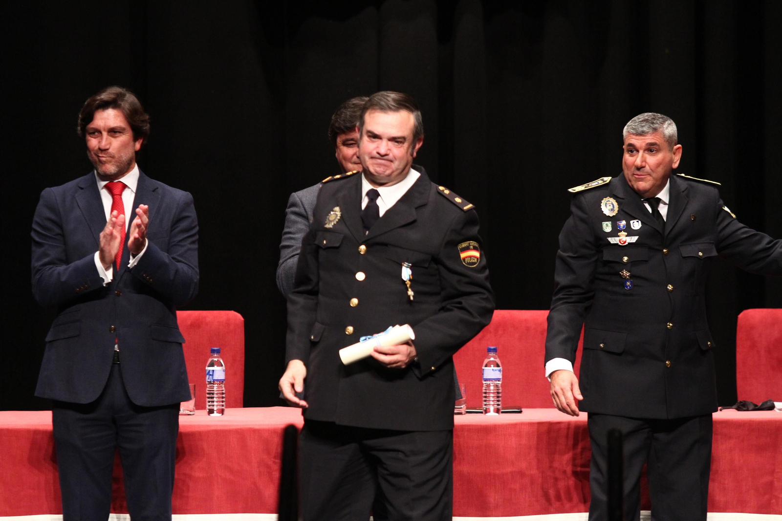 La policía Local entrega las medallas en el día de su patrón