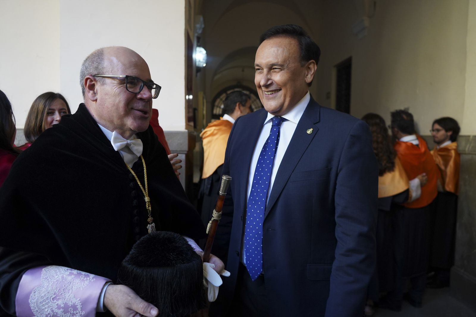 El consejero de Universidad, José Carlos Gómez Villamandos, con el rector de la Universidad de Granada, Pedro Mercado, este viernes.