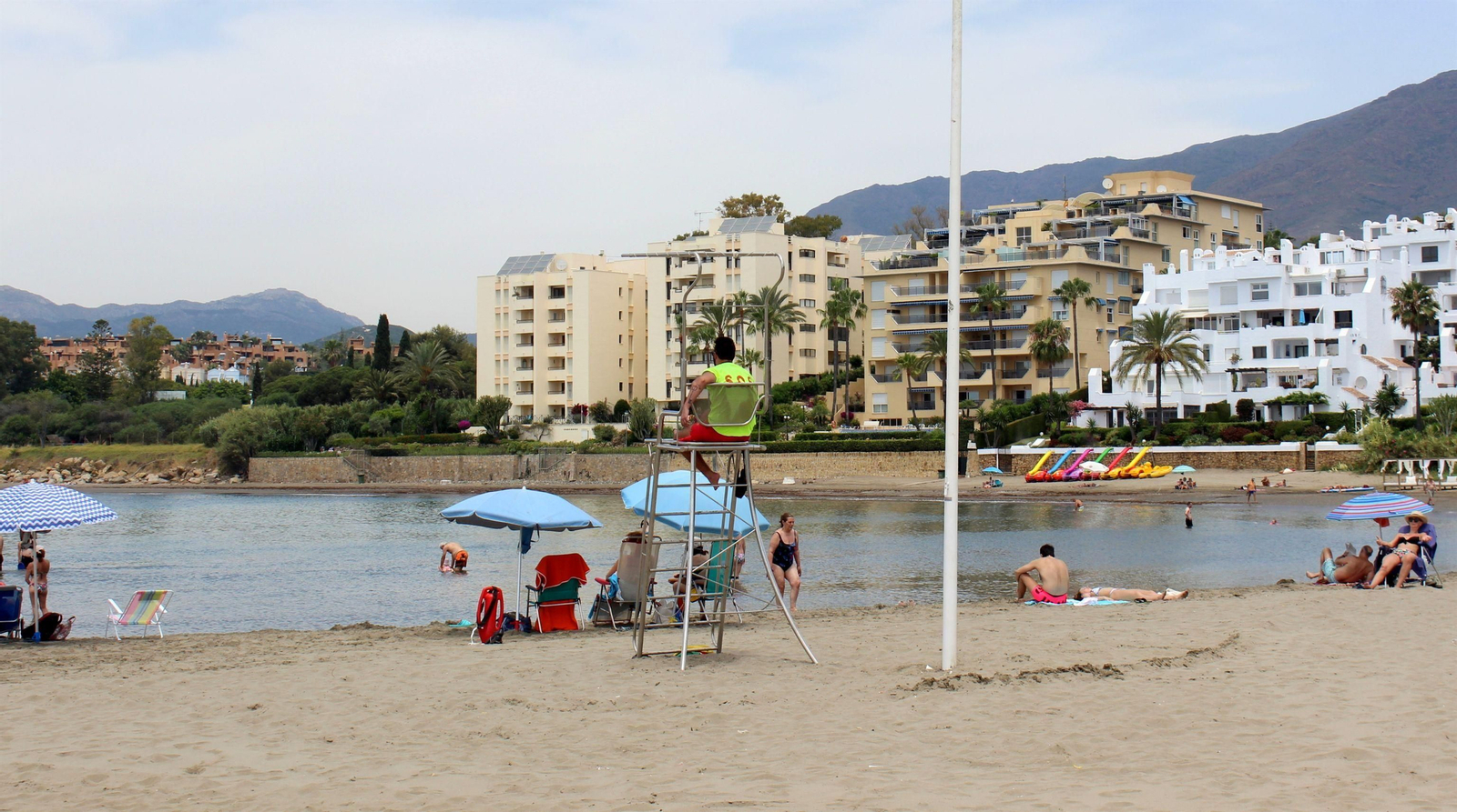 Ofertas de trabajo en Málaga de socorrista, repartidor o enfermero