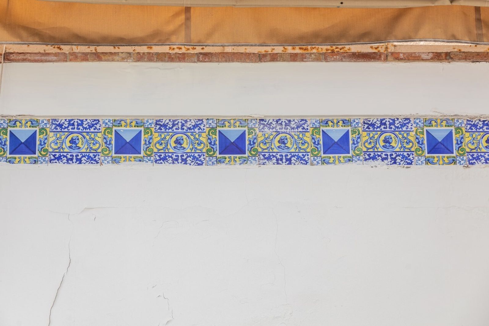 Las imágenes el edificio de la UNED en la plaza de San Antonio