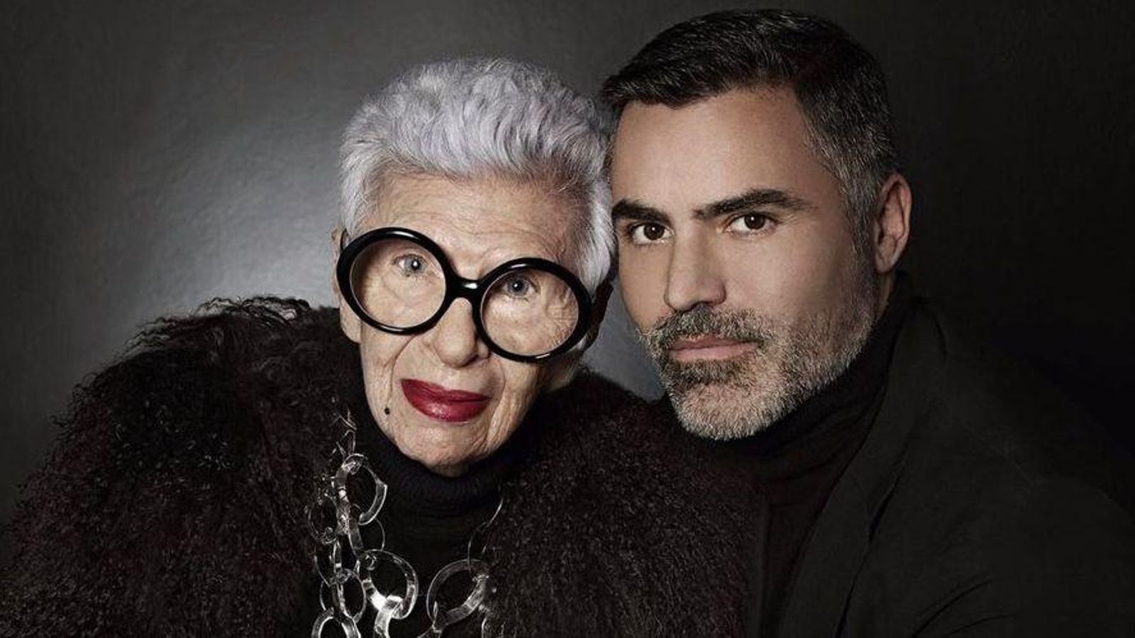 Iris Apfel y Nino Bauti, retratados por Manuel Outumuro.