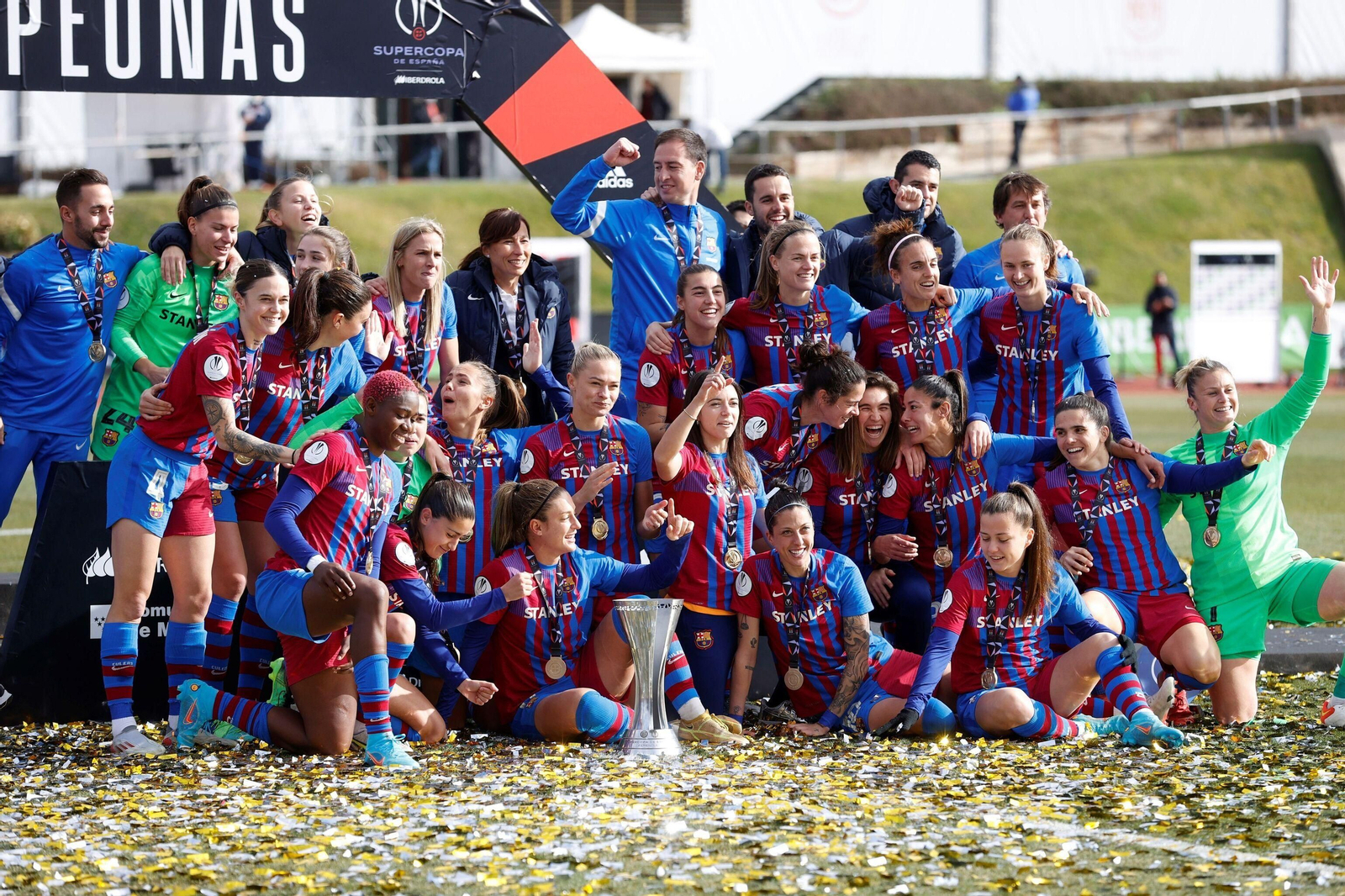 Las jugadoras del FC Barcelona, tras proclamarse campeonas de la Supercopa de España Las jugadoras del FC Barcelona, tras proclamarse campeonas de la Supercopa de España
