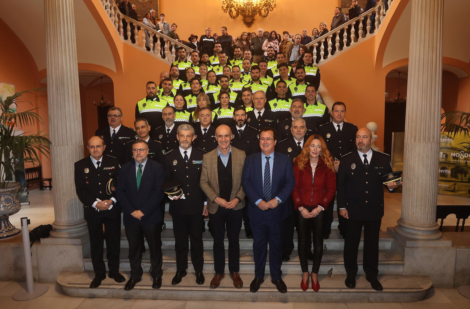 Toma de posesión de los nuevos agentes de la policía local y bomberos