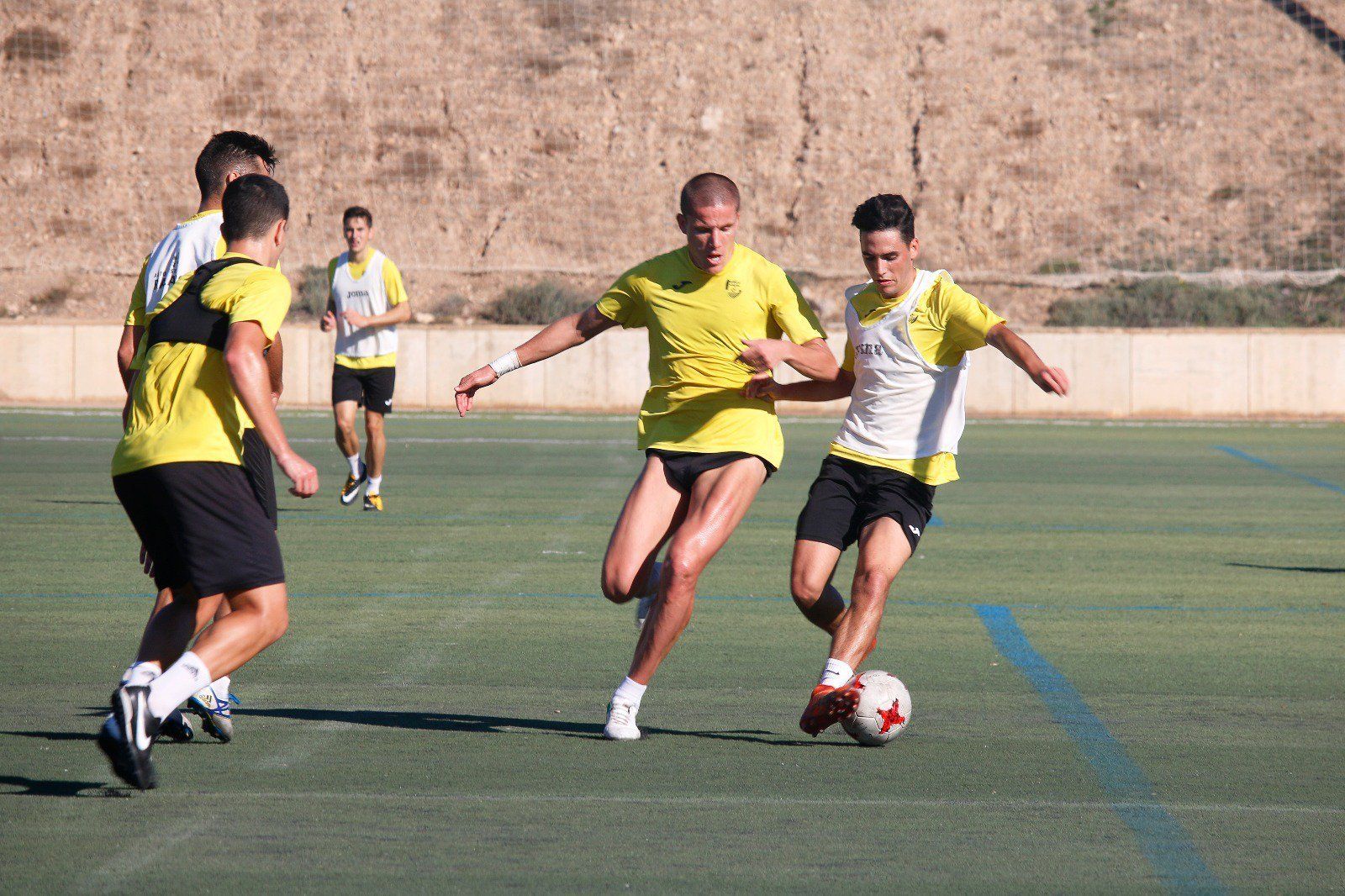 Jugadores celestes durante un entrenamiento de la semana pasada en Santa María del Águila.