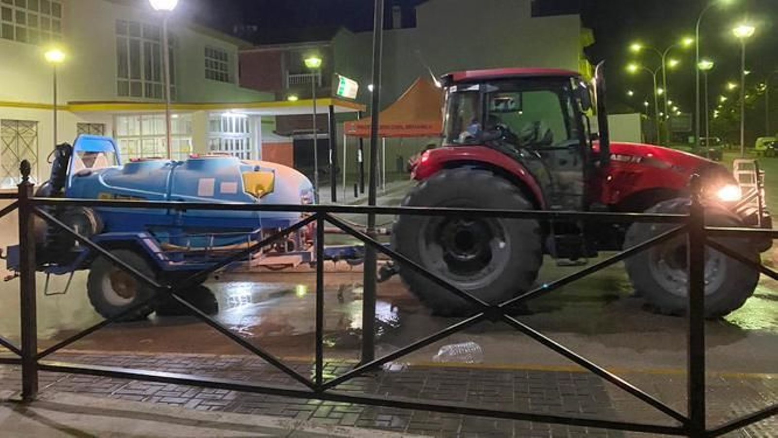 Tareas de desinfección e higienización en la vía pública de Benamejí