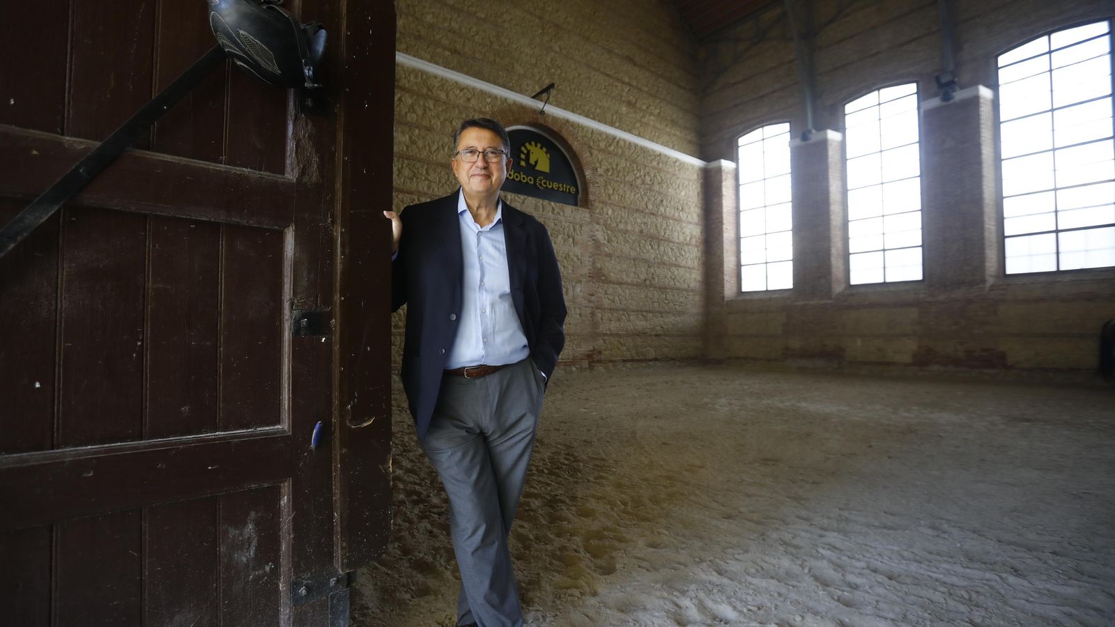 El presidente de Córdoba Ecuestre, Rafael Blanco, posa en las instalaciones de Caballerizas Reales.