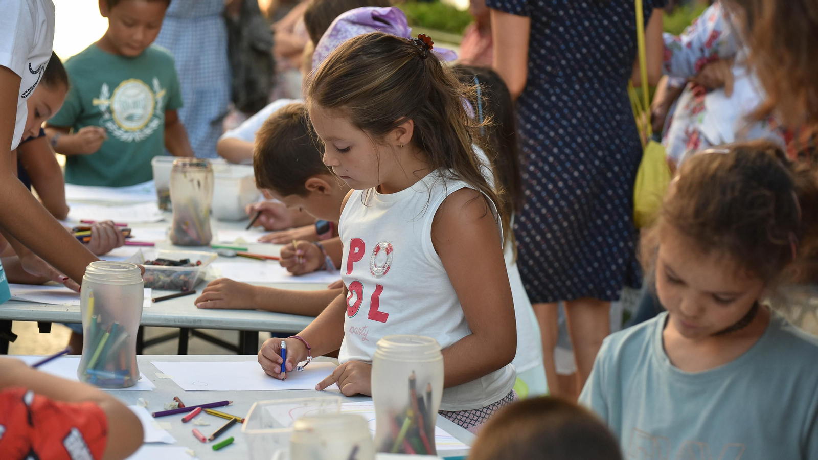 Las fotos del taller de dibujo para niños de la noche en blanco de La Línea