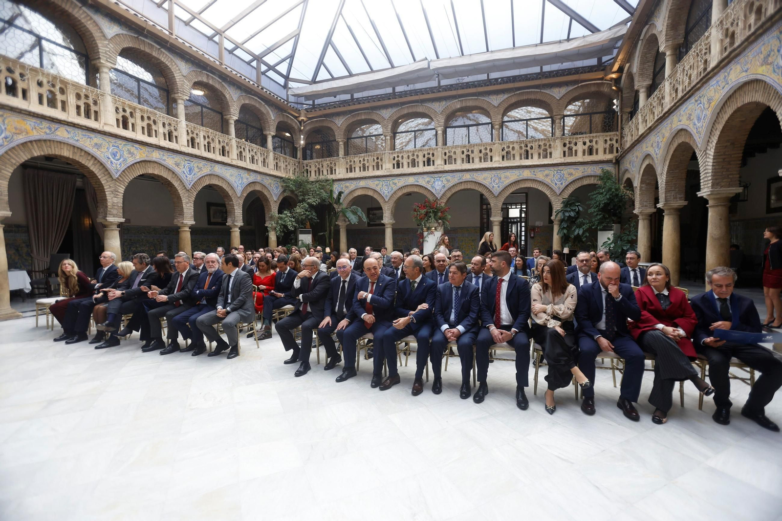 El Colegio de Abogados de Córdoba distingue a los colegiados que cumplen 25 y 50 años de ejercicio, en fotos