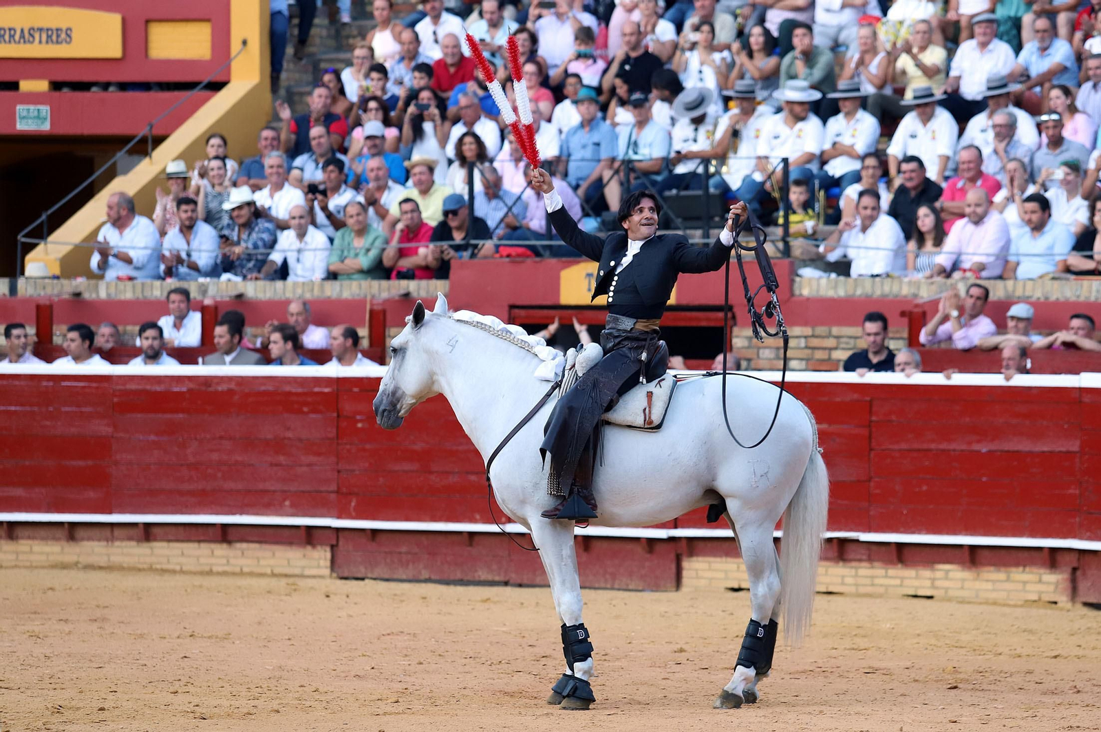 Imágenes de Andrés Romero y Diego Ventura en el rejoneo de la Plaza de Toros La Merced