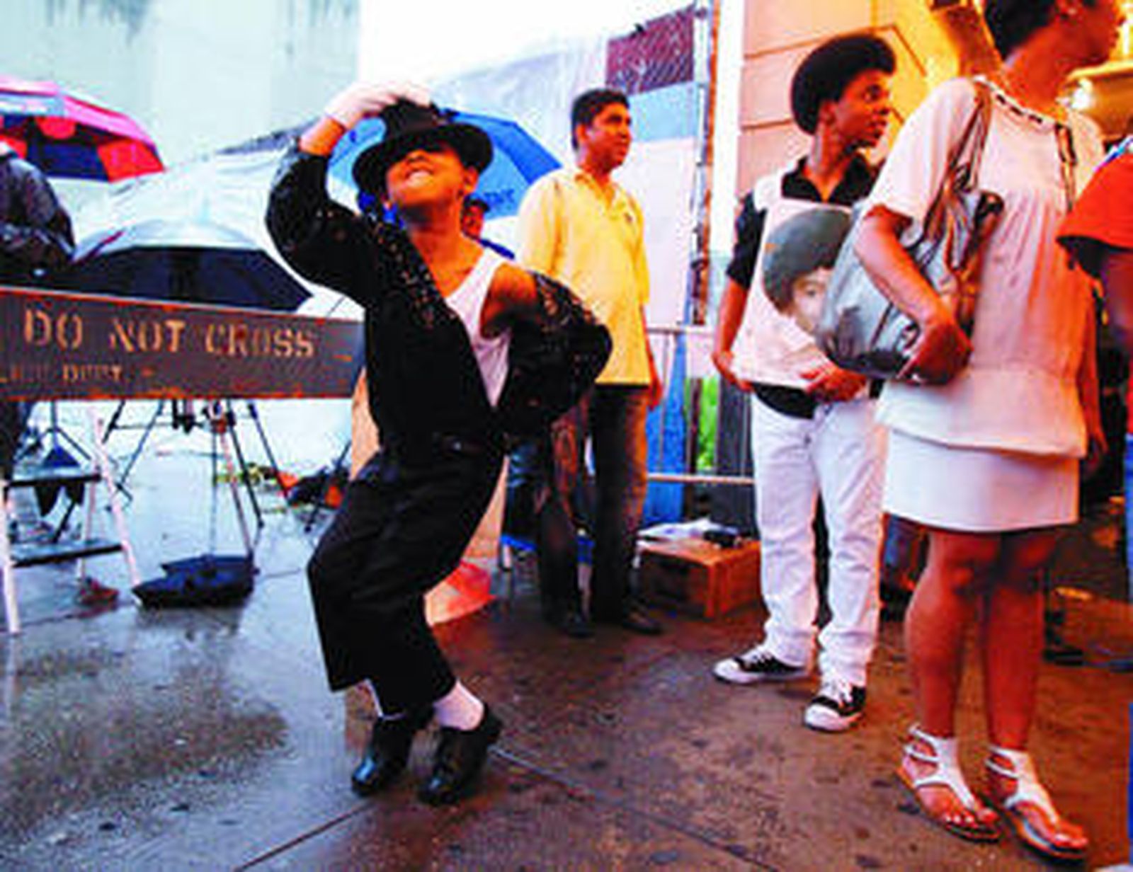 Un niño baila 'a lo Jackson' antes de un homenaje en Nueva York.