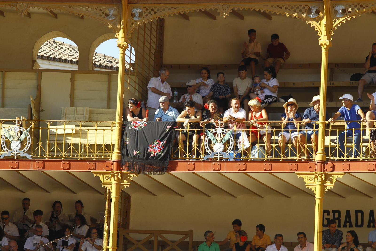 Las imágenes del ambiente del tendido en la novillada de la Feria Taurina de Almería