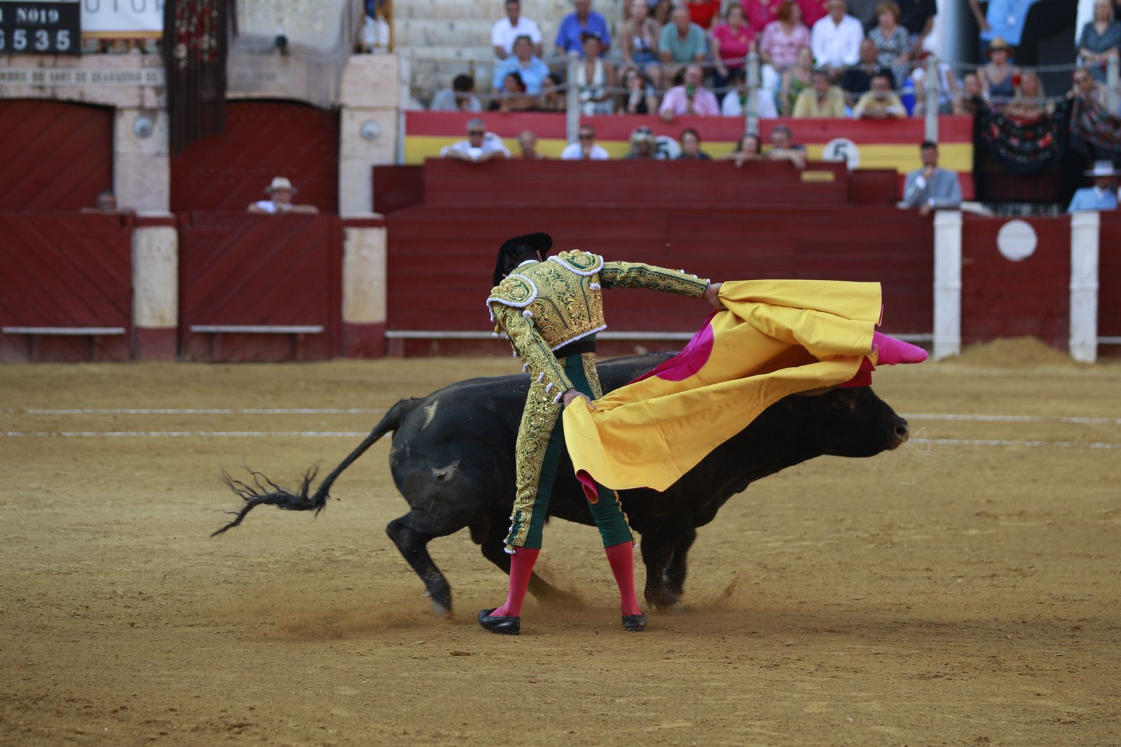 Imágenes de la corrida de toros del jueves en la Feria de Almería 2024