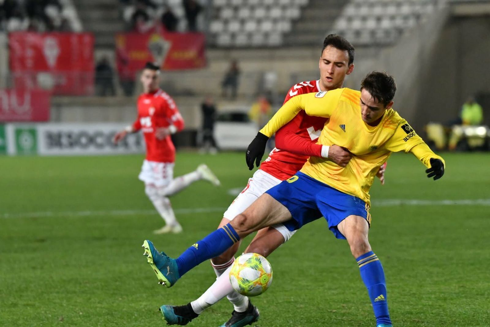 Un lance del Real Murcia-Cádiz B