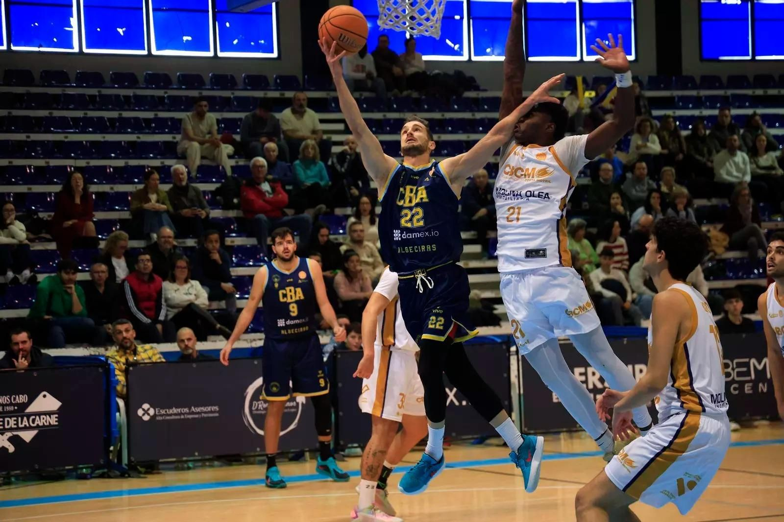 Berni García, en una entrada a canasta