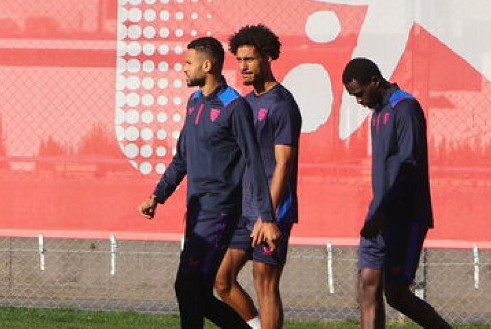 Badé, entre En-Nesyri y Nianzou.