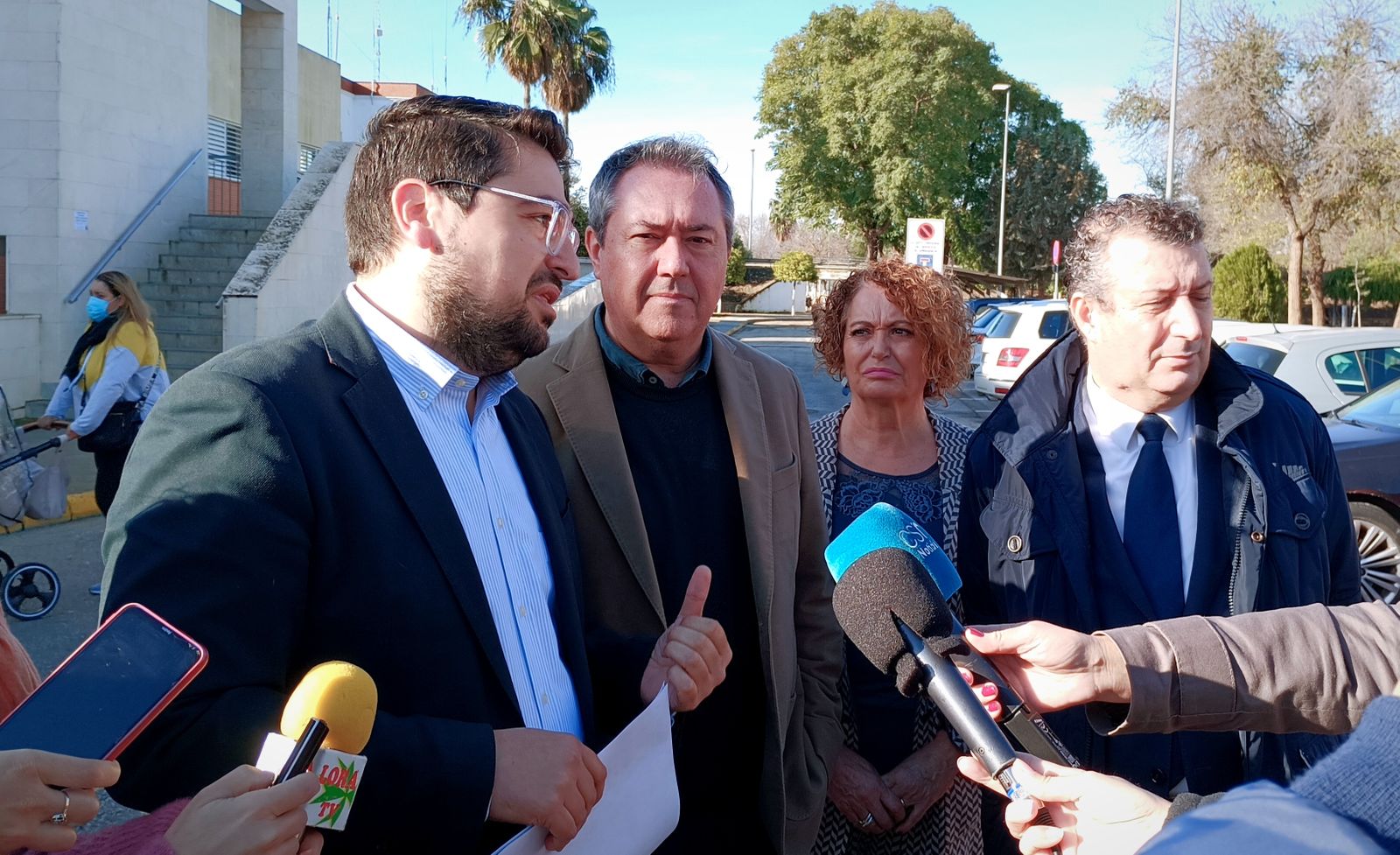 Juan Espadas en una visita a Lora del Río.