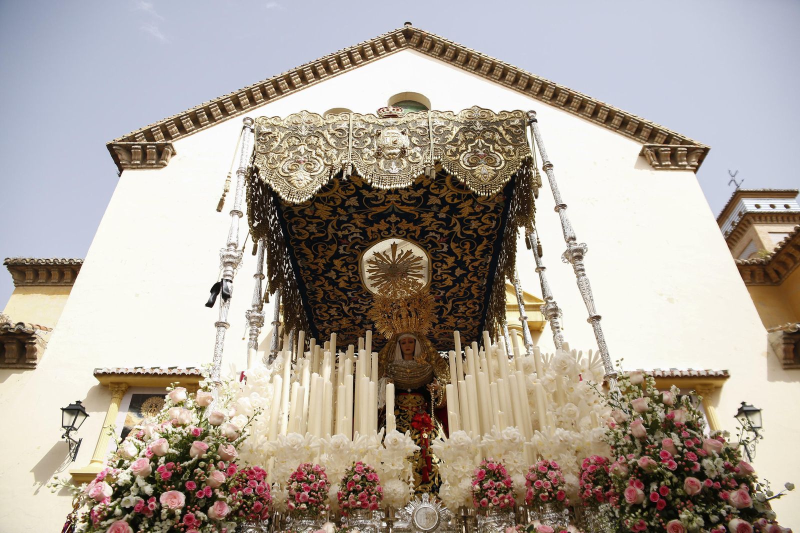 La Virgen de la Luz, detenida ante su templo zaidinero