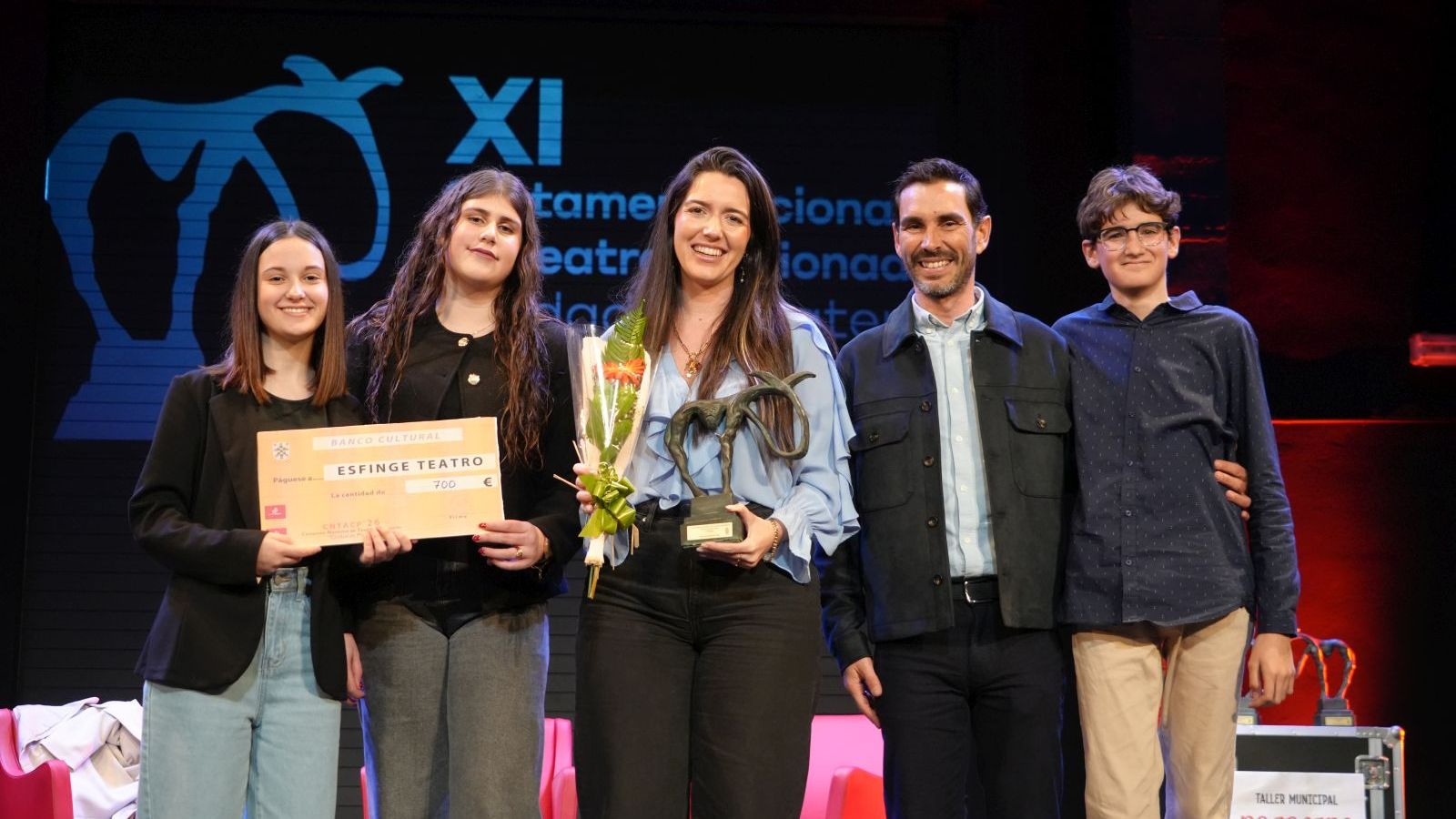 Entrega del tercer premio a Esfinge Teatro.