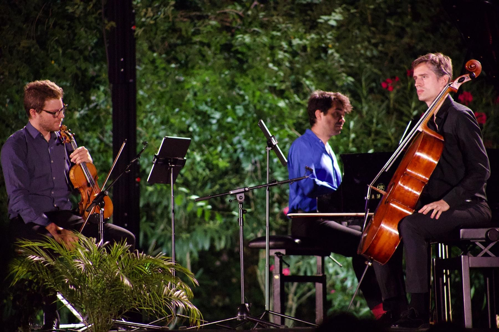 El Trío Vibrart llena de sensibilidad y arte el Tendencias de Salobreña