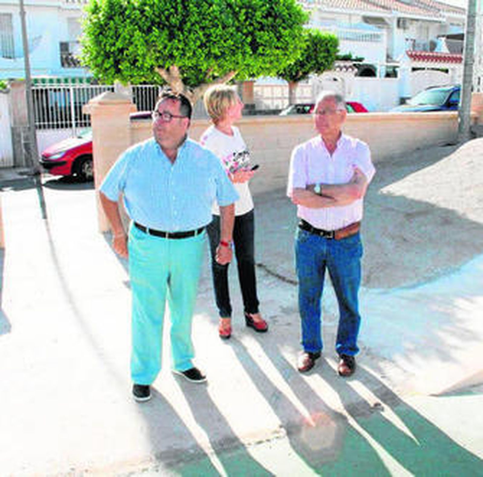 El alcalde, Gabriel Amat, con los concejales visitando la rehabilitación.