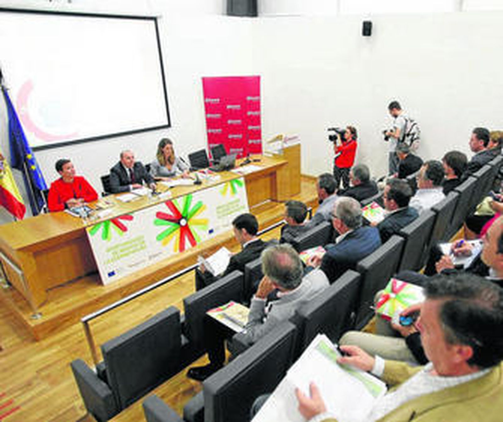 Un momento de la apertura de las jornadas a lo largo de la mañana de ayer en la Cámara de Comercio.