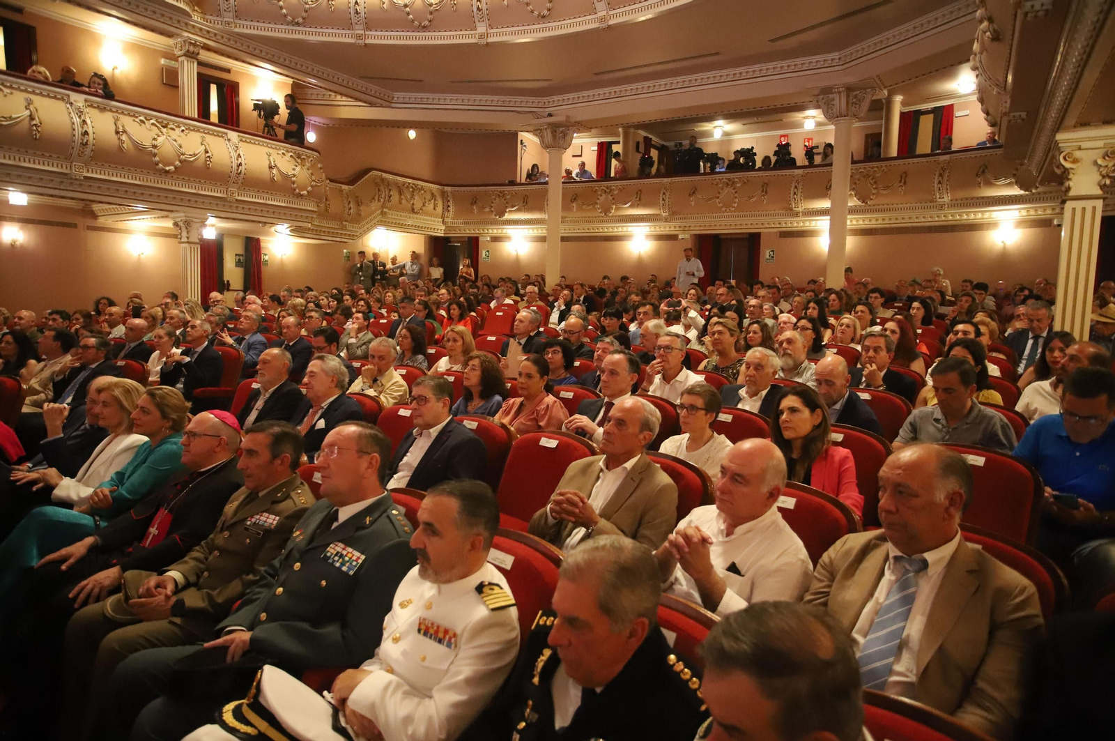 Imágenes de la toma de posesión de Pilar Miranda como alcaldesa de Huelva