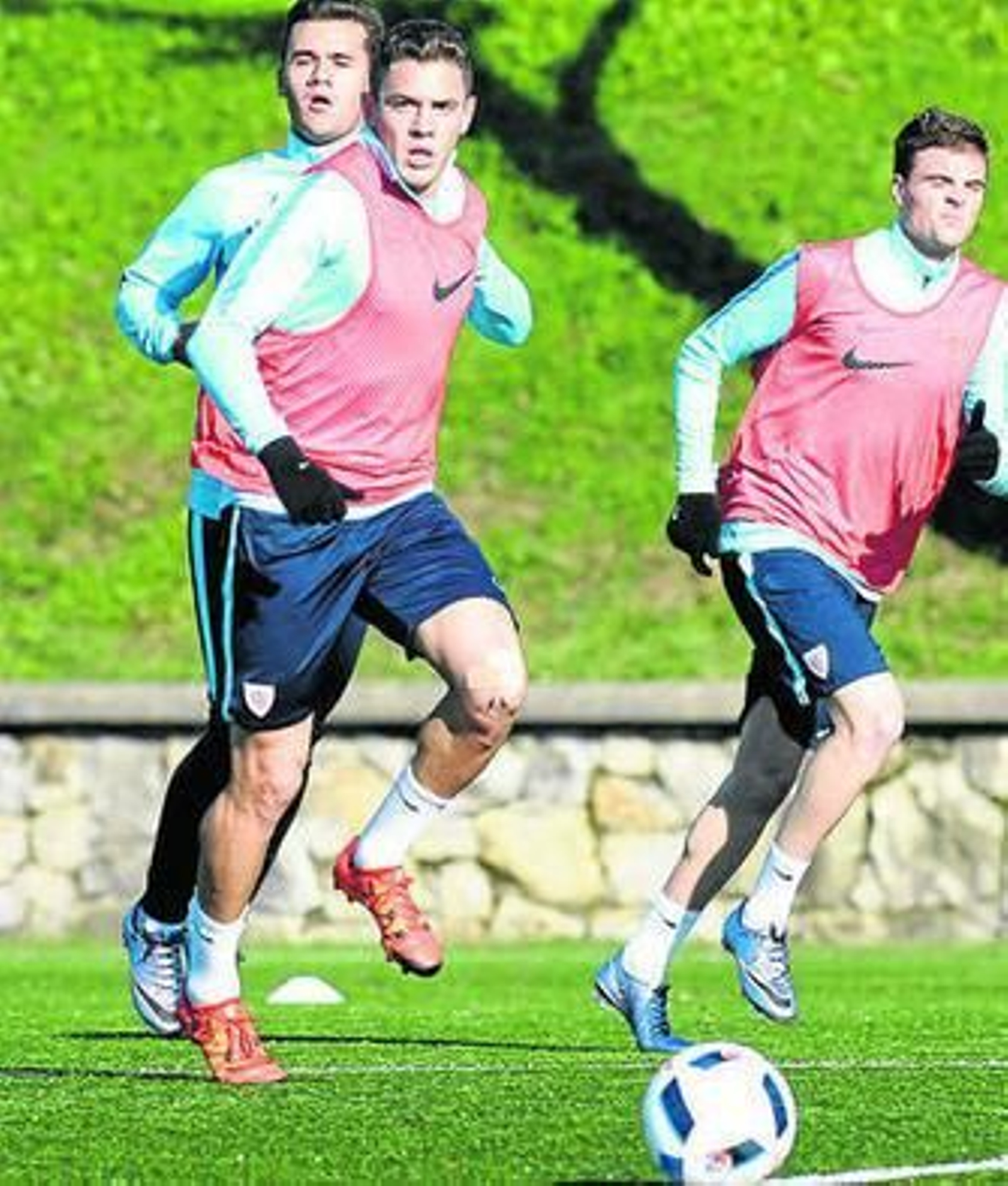 Elustondo, en el centro, durante el entrenamiento de ayer.