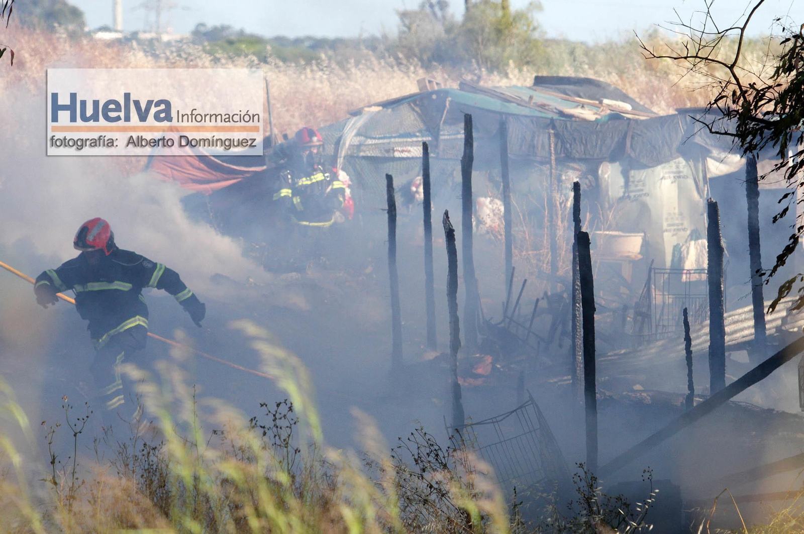 Imágenes del incendio en el asentamiento de las Metas