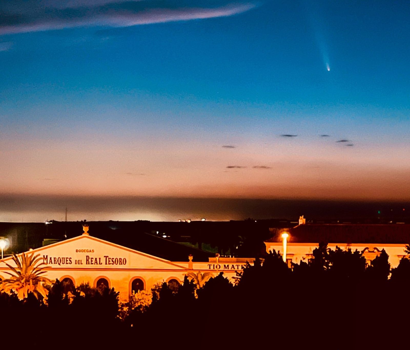 Otra foto del cometa tomada desde el parque de Picadueñas.