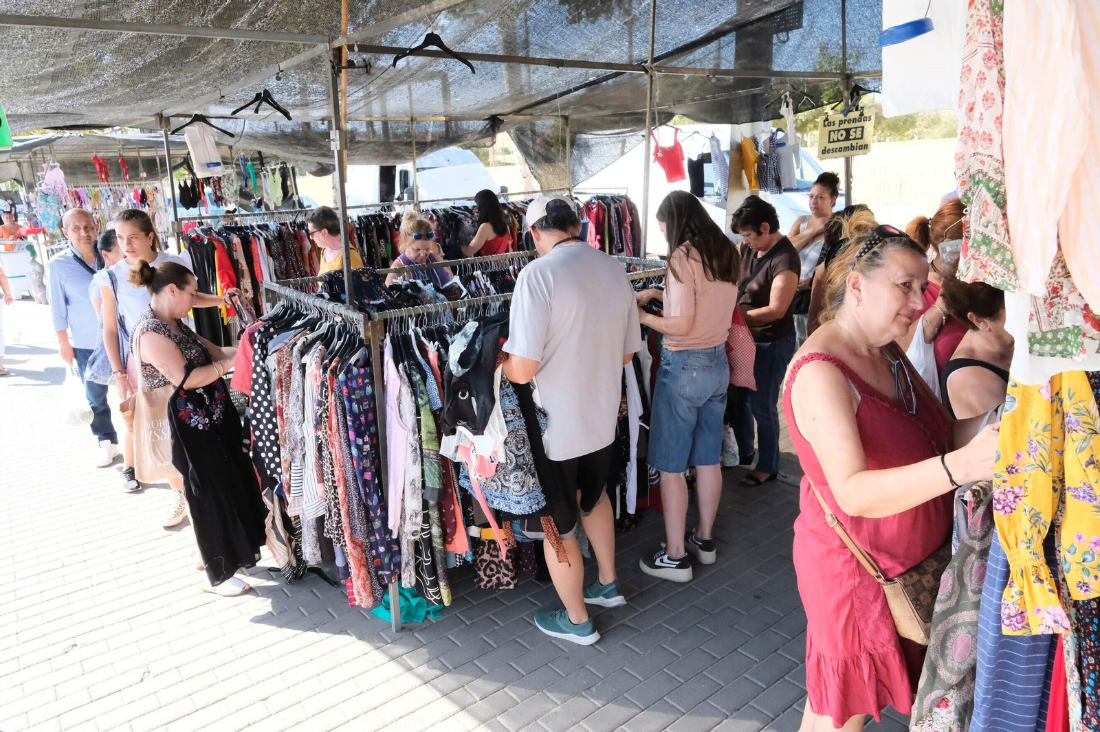 Un paseo en fotografías por el mercadillo de El Arenal un día de agosto Un paseo en fotografías por el mercadillo de El Arenal un día de agosto